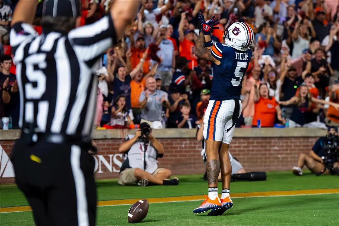 Football player catching a touchdown in black Money Socks